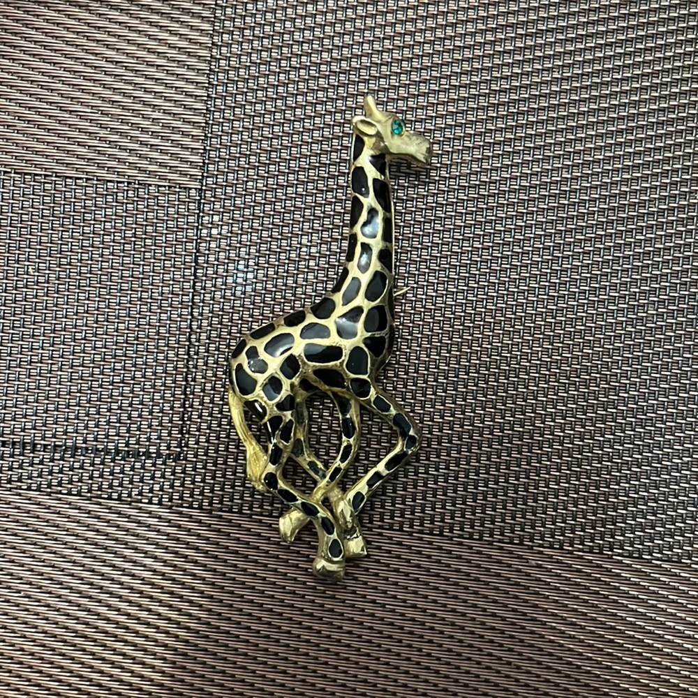 Giraffe Brooch